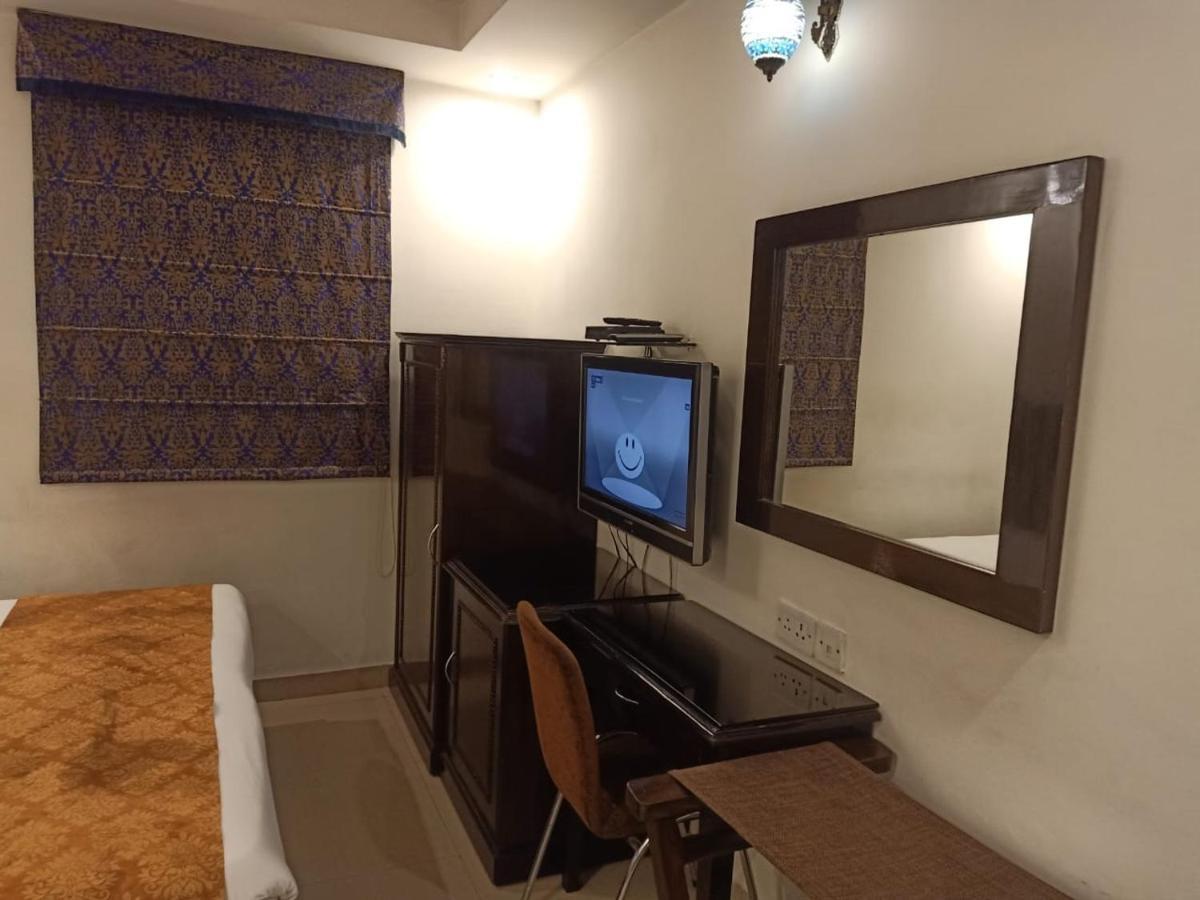 Hotel Clark Heights New Delhi Exterior photo