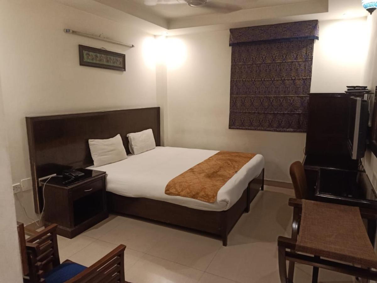 Hotel Clark Heights New Delhi Exterior photo