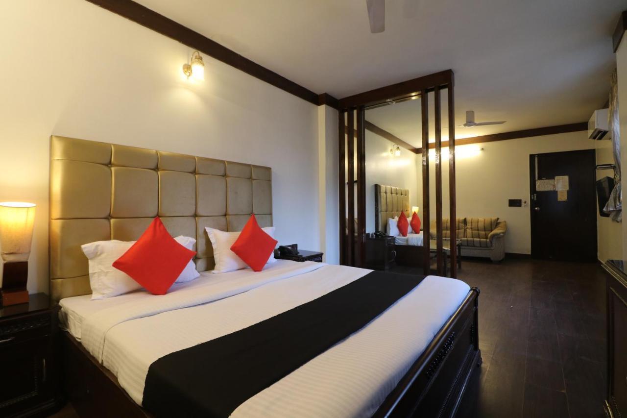 Hotel Clark Heights New Delhi Exterior photo