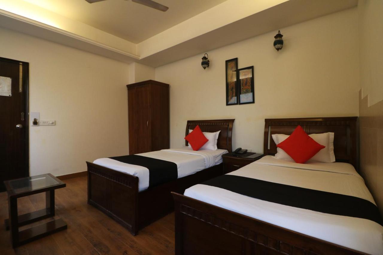 Hotel Clark Heights New Delhi Exterior photo