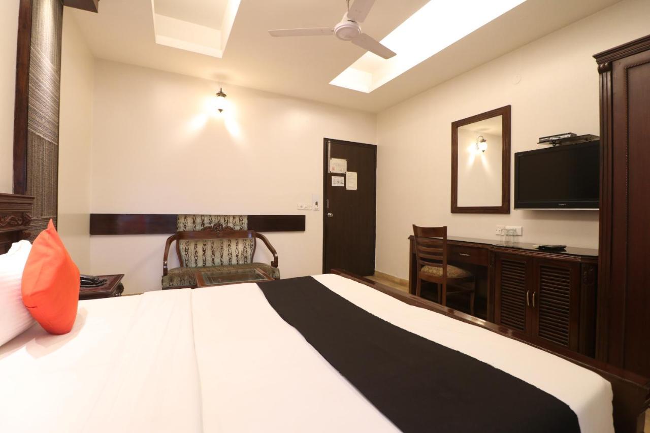 Hotel Clark Heights New Delhi Exterior photo