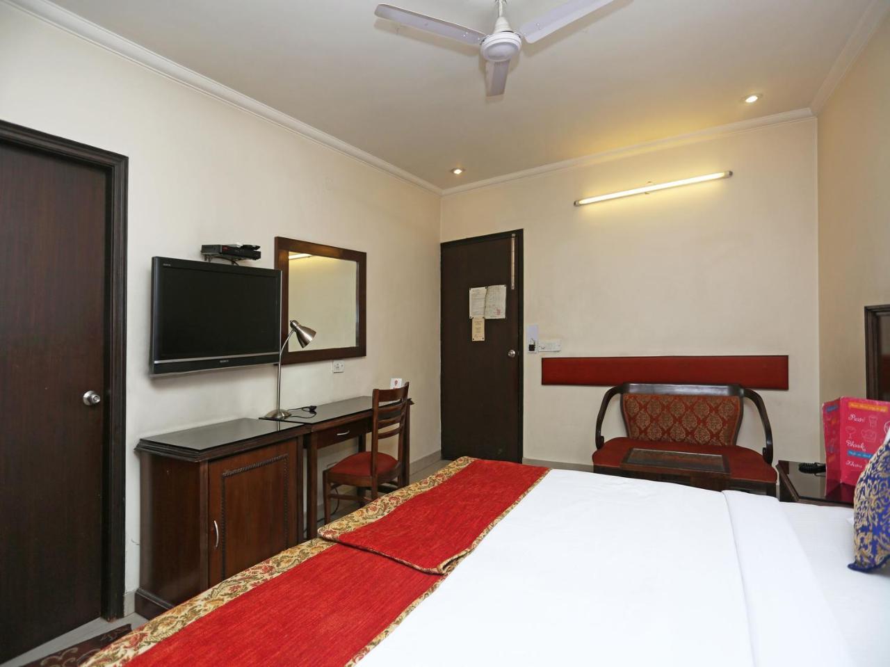 Hotel Clark Heights New Delhi Exterior photo