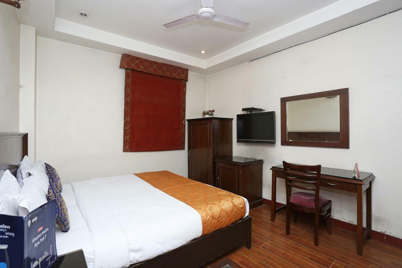 Hotel Clark Heights New Delhi Exterior photo